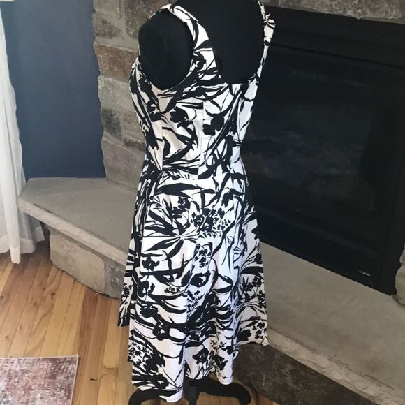 Breakin Loose Woman's Tank Midi Dress, Black & White, Size 7/8. - Picture 5 of 9